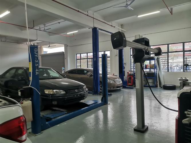 汽車維修工中級(jí),汽車美容專項(xiàng)證,全國(guó)計(jì)算機(jī)等級(jí)證書等